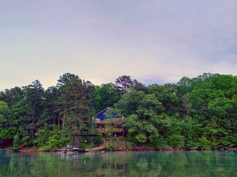 Water's Edge Lake House - Gainesville, Georgia