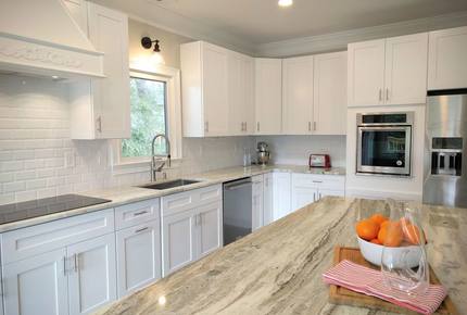 Water's Edge Lake House - Gainesville, Georgia