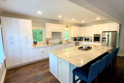 Water's Edge Lake House - Gainesville, Georgia