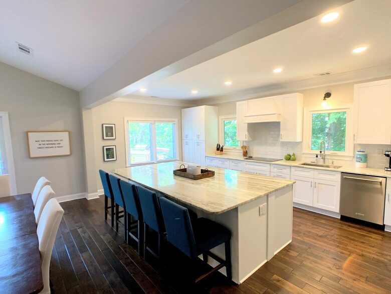 Water's Edge Lake House - Gainesville, Georgia