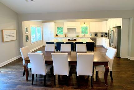 Water's Edge Lake House - Gainesville, Georgia