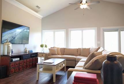 Water's Edge Lake House - Gainesville, Georgia