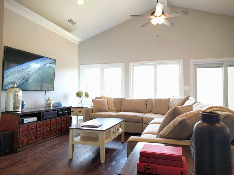 Water's Edge Lake House - Gainesville, Georgia