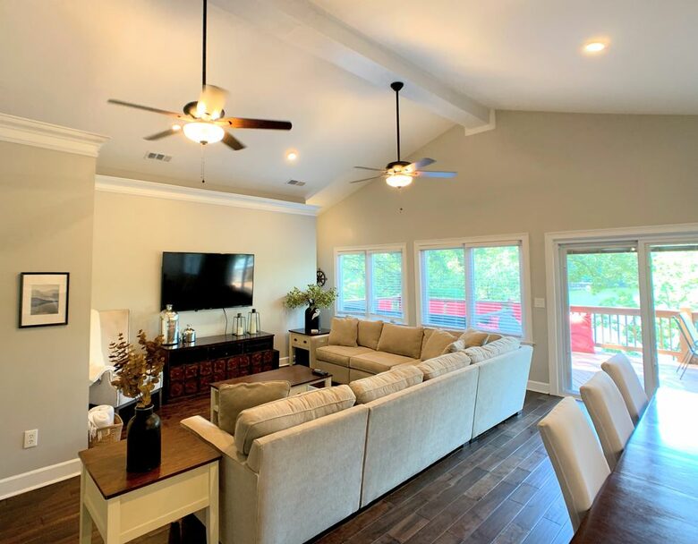 Water's Edge Lake House - Gainesville, Georgia