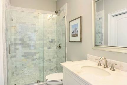 Water's Edge Lake House - Gainesville, Georgia