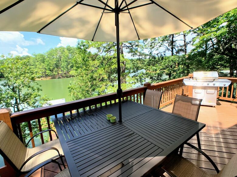 Water's Edge Lake House - Gainesville, Georgia