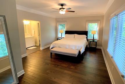 Water's Edge Lake House - Gainesville, Georgia