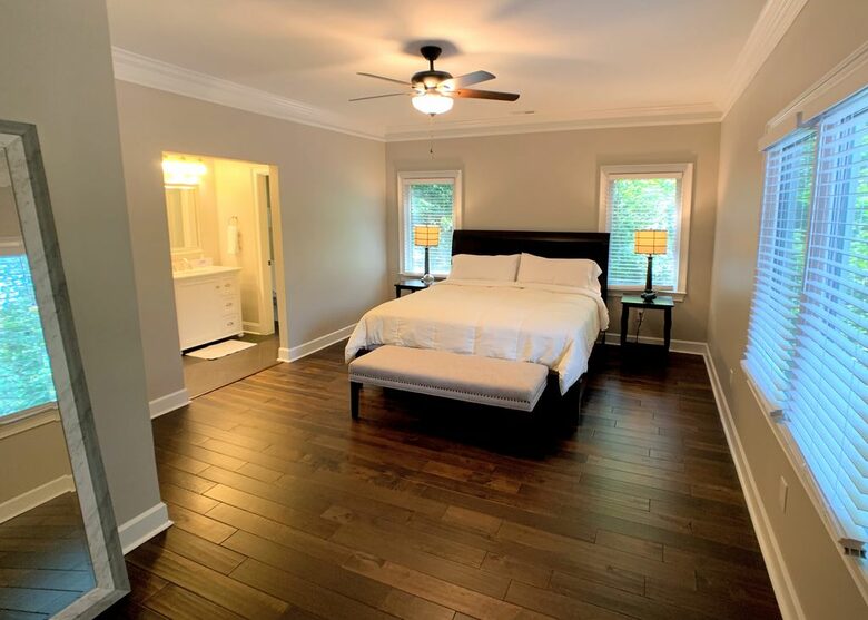 Water's Edge Lake House - Gainesville, Georgia