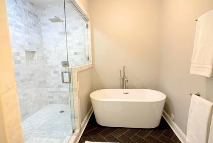 Water's Edge Lake House - Gainesville, Georgia