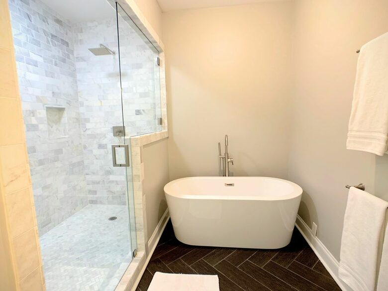 Water's Edge Lake House - Gainesville, Georgia