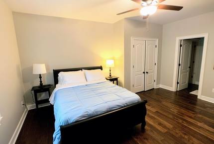 Water's Edge Lake House - Gainesville, Georgia