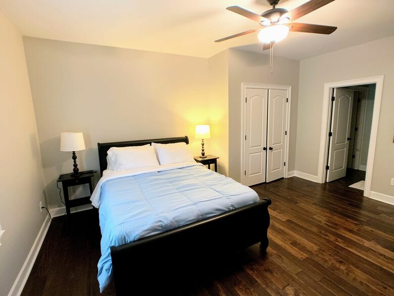 Water's Edge Lake House - Gainesville, Georgia