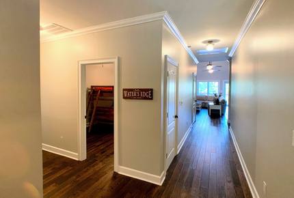 Water's Edge Lake House - Gainesville, Georgia