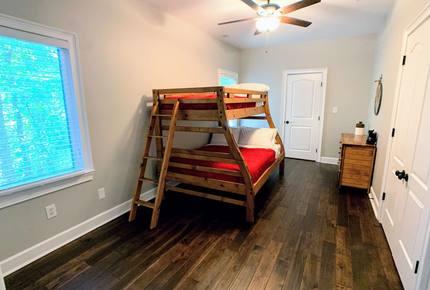 Water's Edge Lake House - Gainesville, Georgia