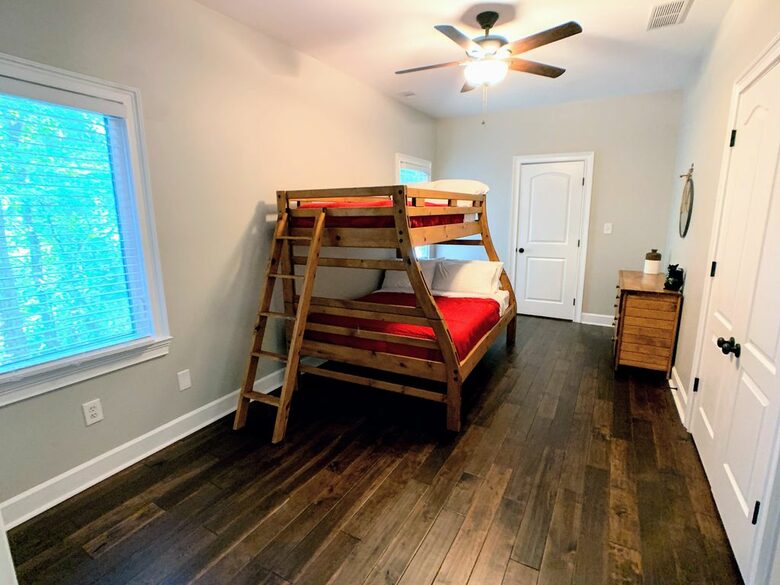 Water's Edge Lake House - Gainesville, Georgia