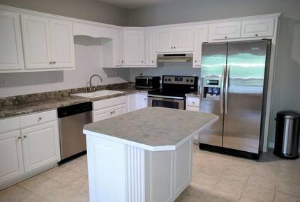 Water's Edge Lake House - Gainesville, Georgia