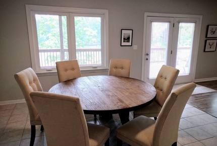 Water's Edge Lake House - Gainesville, Georgia