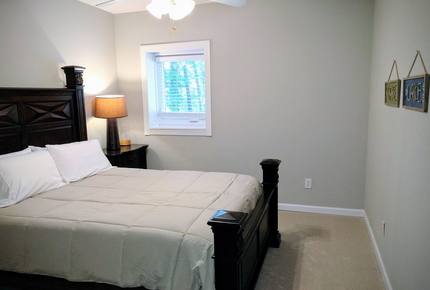 Water's Edge Lake House - Gainesville, Georgia