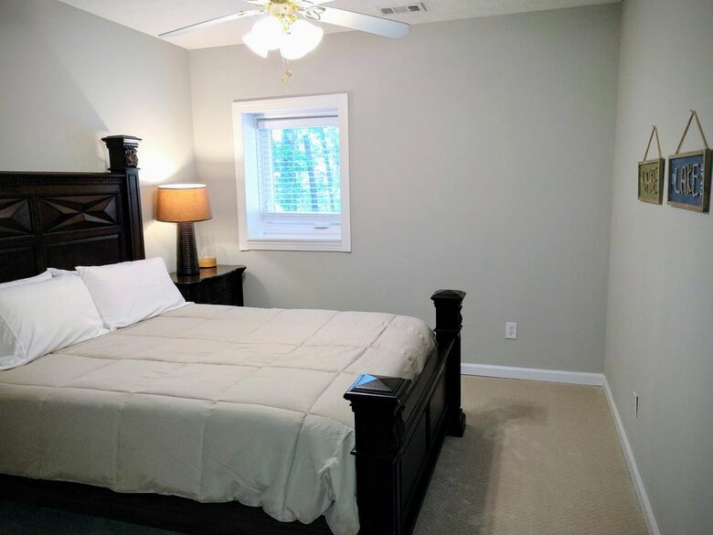 Water's Edge Lake House - Gainesville, Georgia