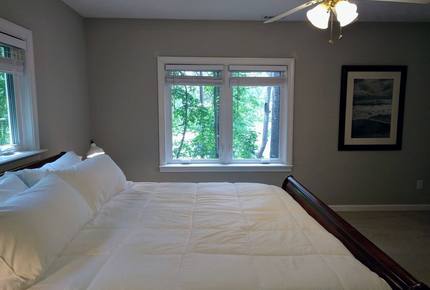 Water's Edge Lake House - Gainesville, Georgia