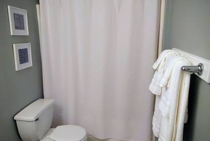 Water's Edge Lake House - Gainesville, Georgia