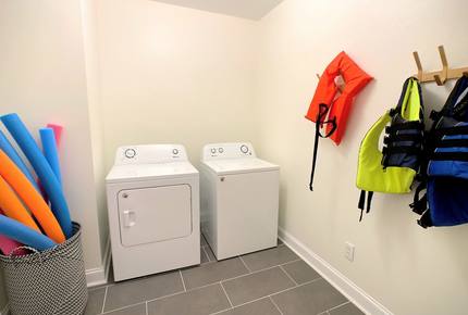 Water's Edge Lake House - Gainesville, Georgia