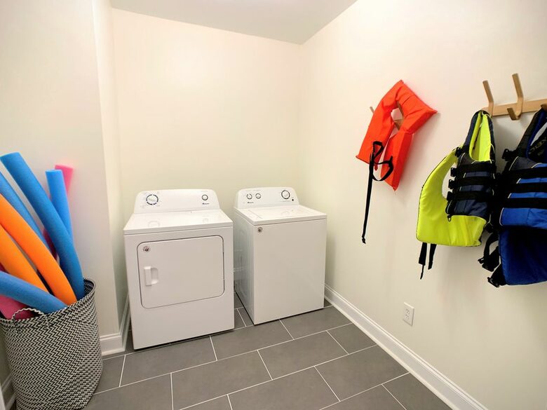 Water's Edge Lake House - Gainesville, Georgia