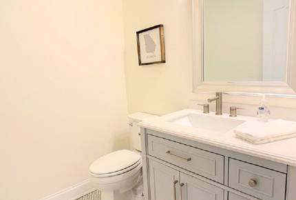 Water's Edge Lake House - Gainesville, Georgia