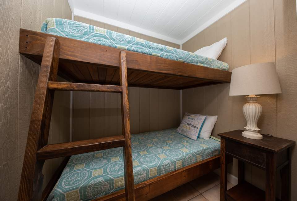 Leo's Hideaway - Panama City Beach, Florida