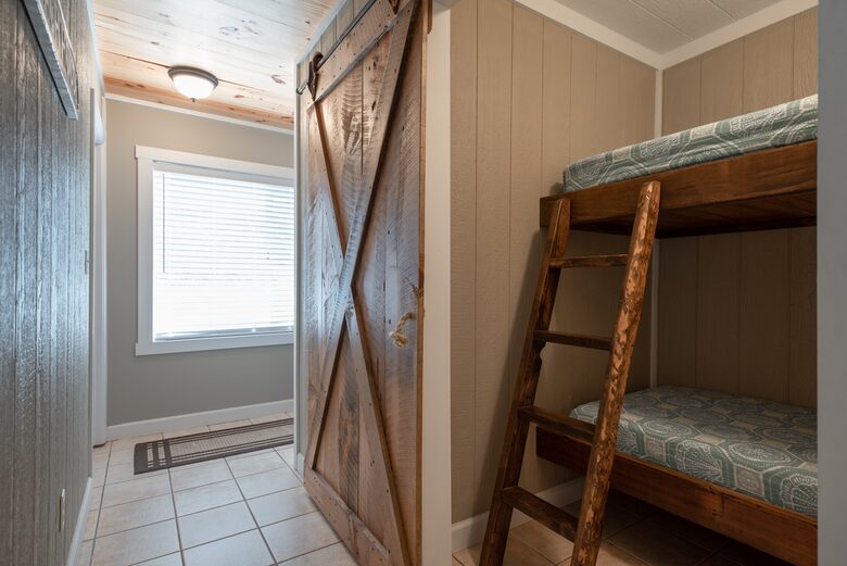 Leo's Hideaway - Panama City Beach, Florida