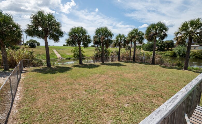 Leo's Hideaway - Panama City Beach, Florida