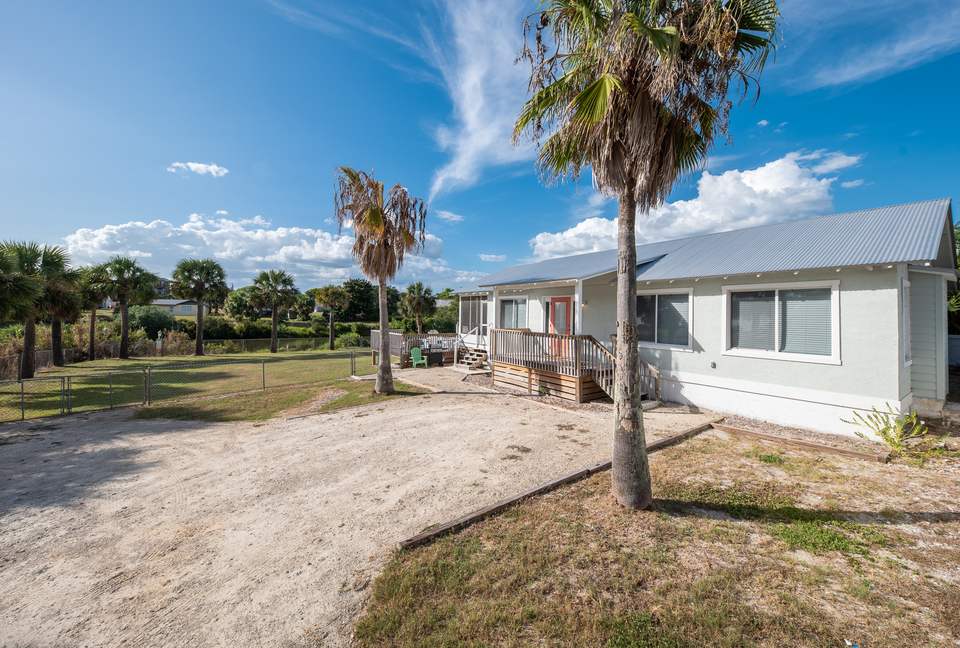 Leo's Hideaway - Panama City Beach, Florida