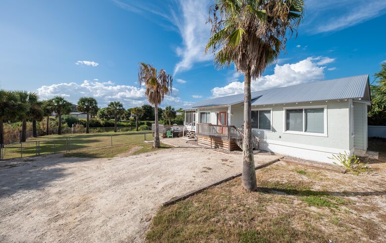 Leo's Hideaway - Panama City Beach, Florida