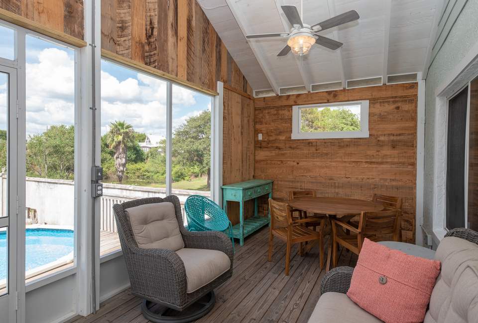 Leo's Hideaway - Panama City Beach, Florida