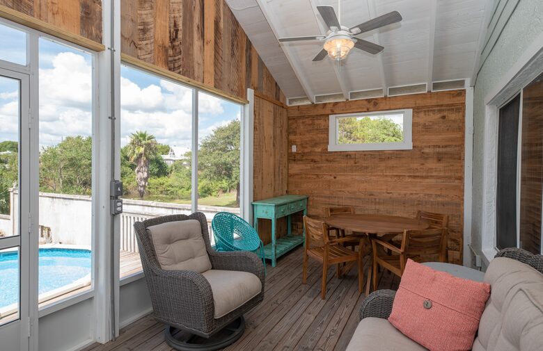 Leo's Hideaway - Panama City Beach, Florida