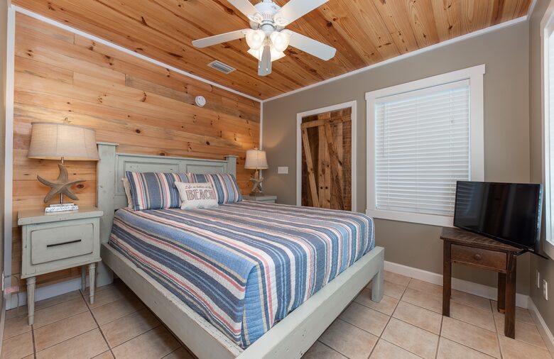 Leo's Hideaway - Panama City Beach, Florida