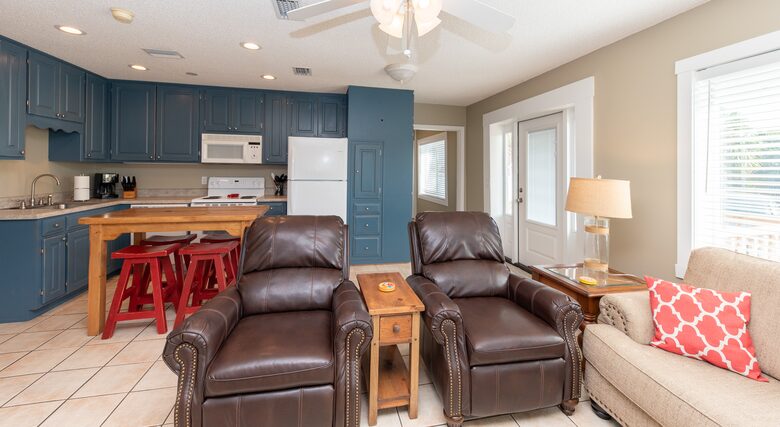 Leo's Hideaway - Panama City Beach, Florida