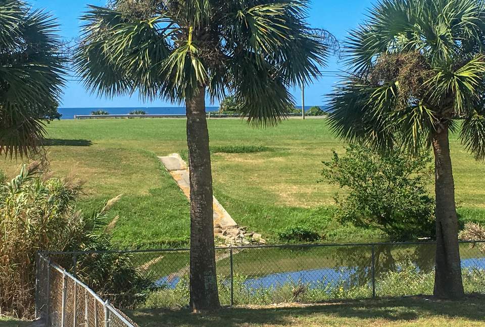 Leo's Hideaway - Panama City Beach, Florida