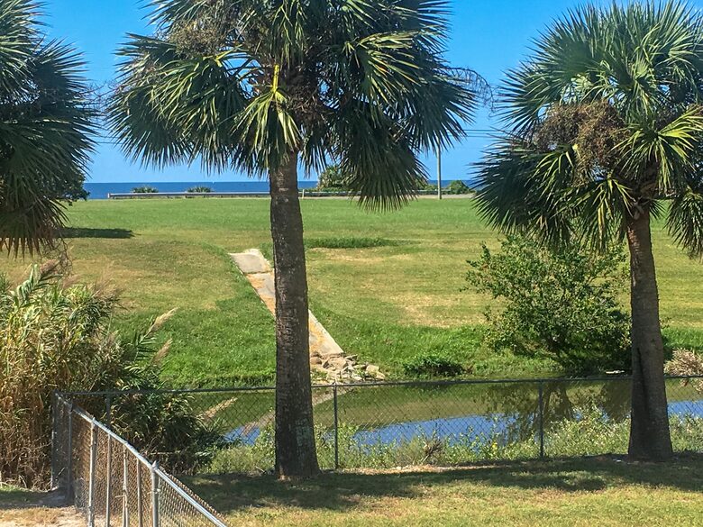 Leo's Hideaway - Panama City Beach, Florida