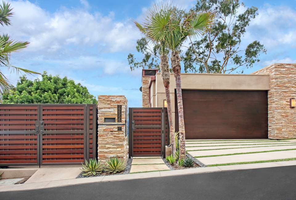 Modern Laguna Beach Coastline Villa (R) - Laguna Beach, California