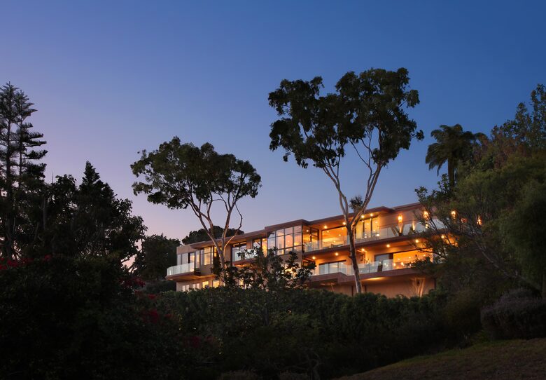 Modern Laguna Beach Coastline Villa (R) - Laguna Beach, California