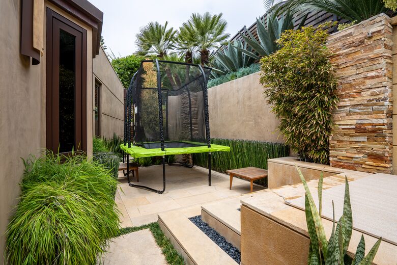 Modern Laguna Beach Coastline Villa (R) - Laguna Beach, California