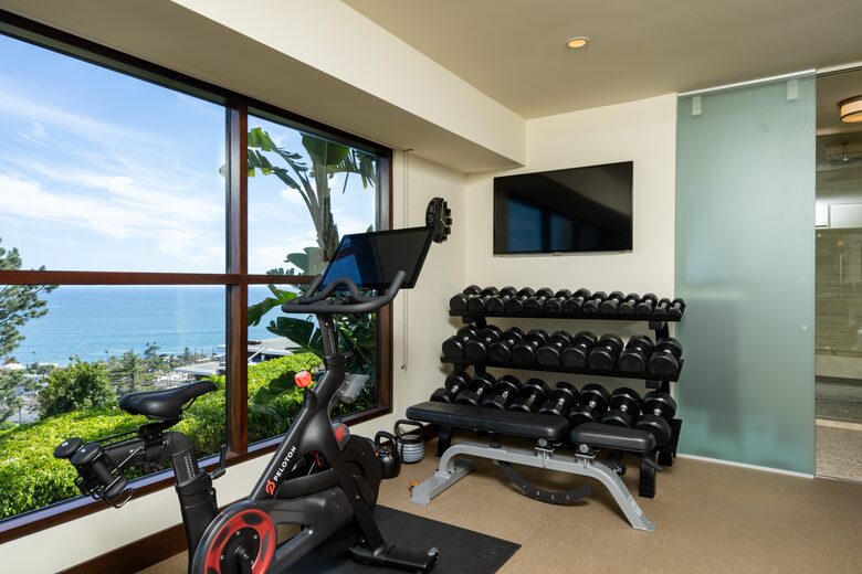 Modern Laguna Beach Coastline Villa (R) - Laguna Beach, California