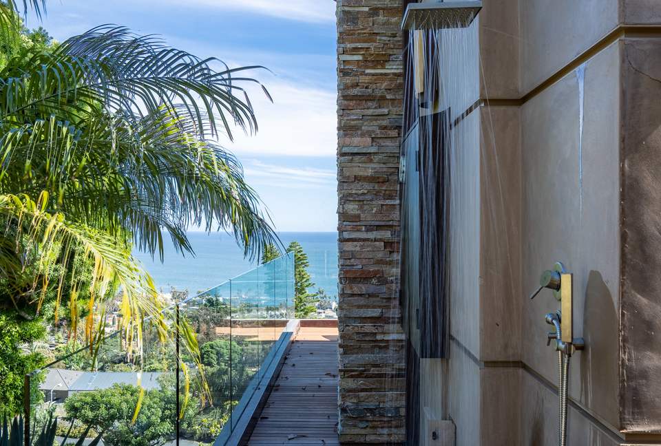 Modern Laguna Beach Coastline Villa (R) - Laguna Beach, California