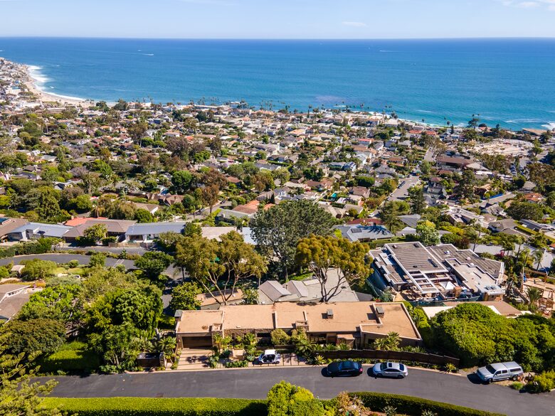 Modern Laguna Beach Coastline Villa (R) - Laguna Beach, California