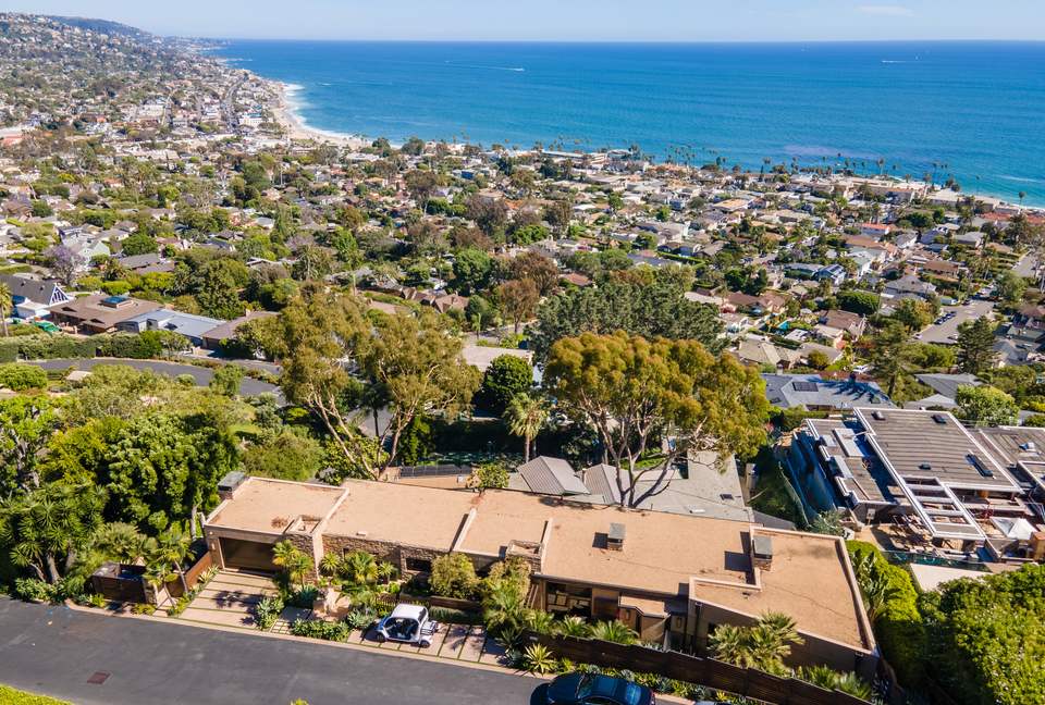 Modern Laguna Beach Coastline Villa (R) - Laguna Beach, California