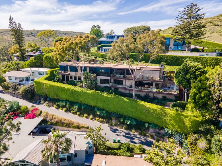 Modern Laguna Beach Coastline Villa (R) - Laguna Beach, California