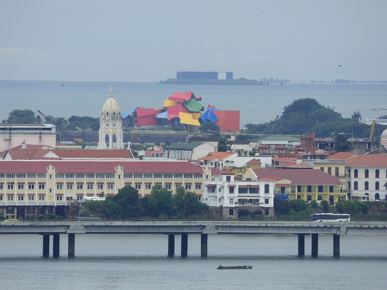 Direct Oceanfront Luxury Retreat - Panama City, Panama