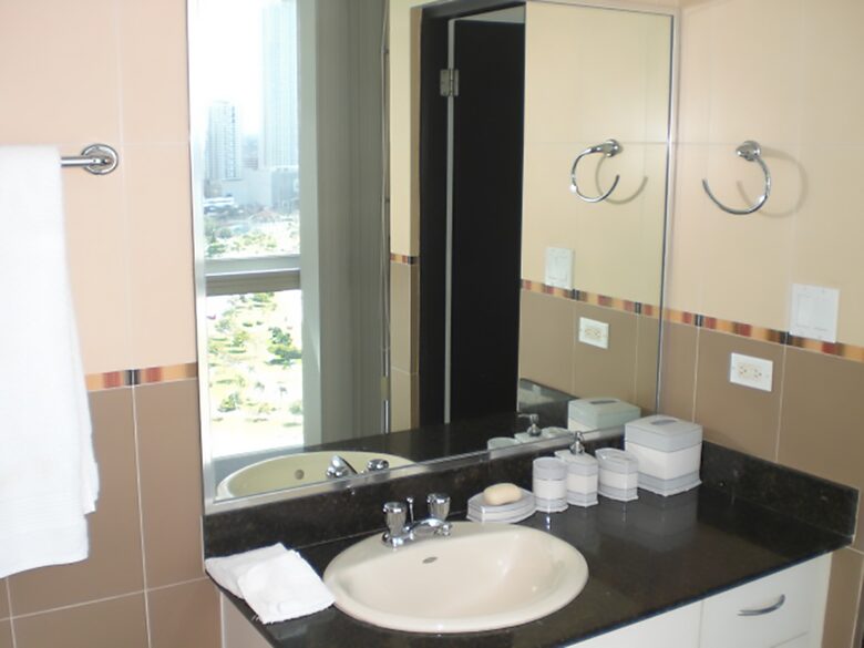 Direct Oceanfront Luxury Retreat - Panama City, Panama