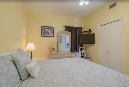 One Bedroom Beachfront Getaway with Resort Style Amenities - Orange Beach, Alabama